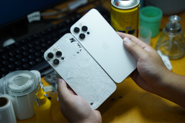 Mặt kính lưng iPhone tại Orange Care