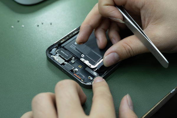 Quy trình sửa IC sạc và USB iPhone tại Orange Care