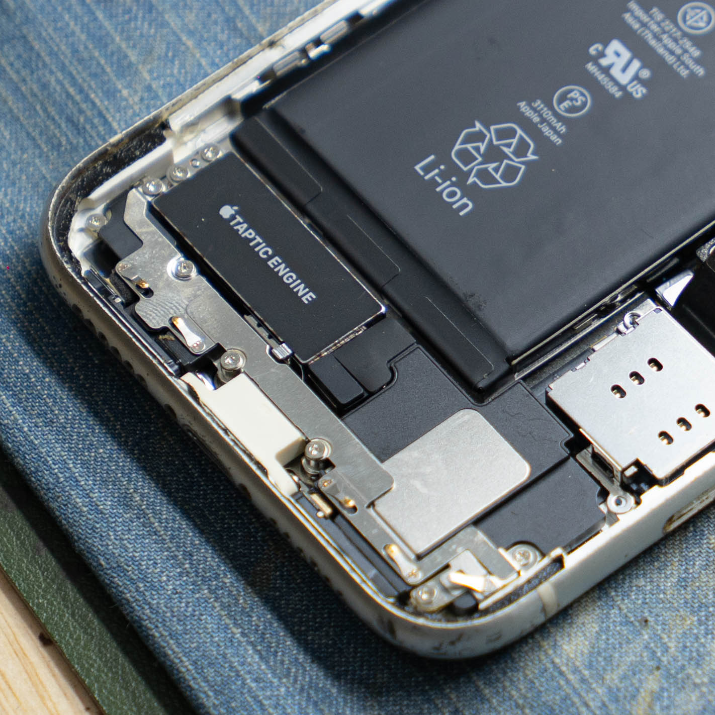 Quy trình sửa loa iPhone tại Orange Care